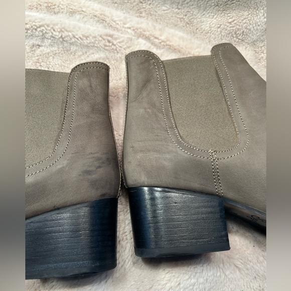Seychelles Chelsea Nubuck Booties Size 8.5 - Picture 9 of 9